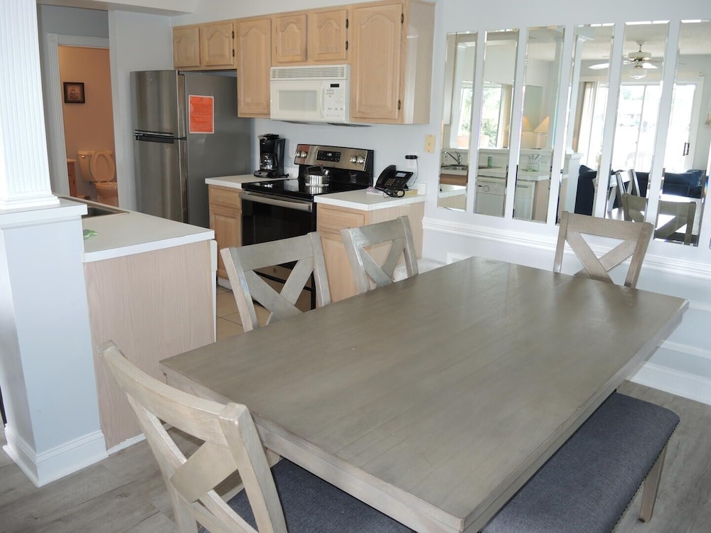 Family Friendly Golf Course View Condo 101M with Great Brunswick Plantation Resort Amenities by RedAwning - photo 7