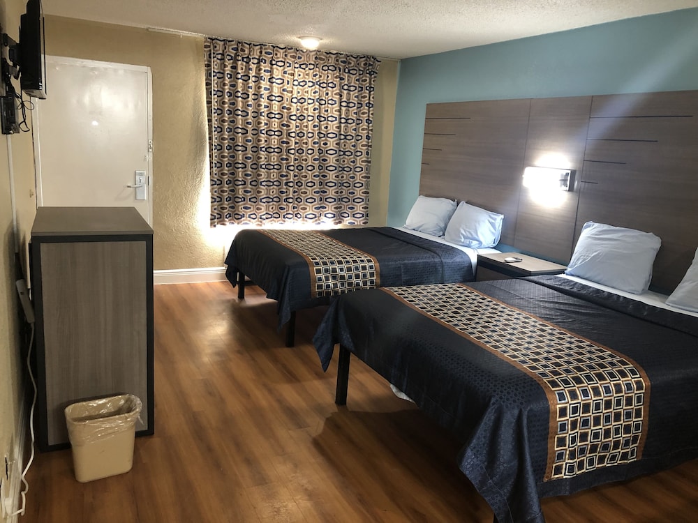 Luxury Inn & Suites - photo 10
