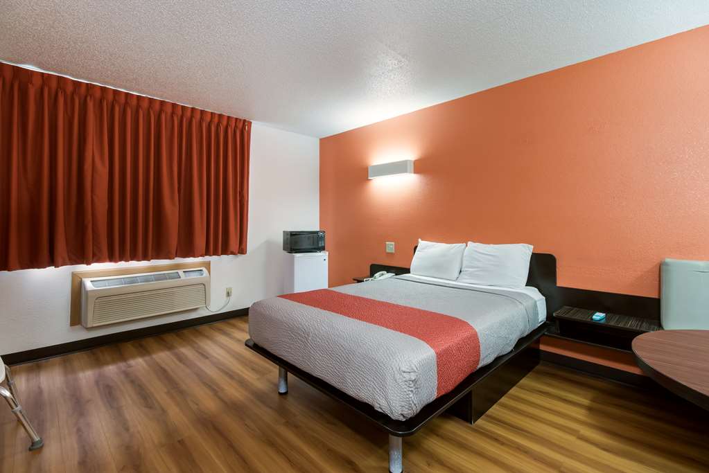 Motel6 Davenport IA - photo 6
