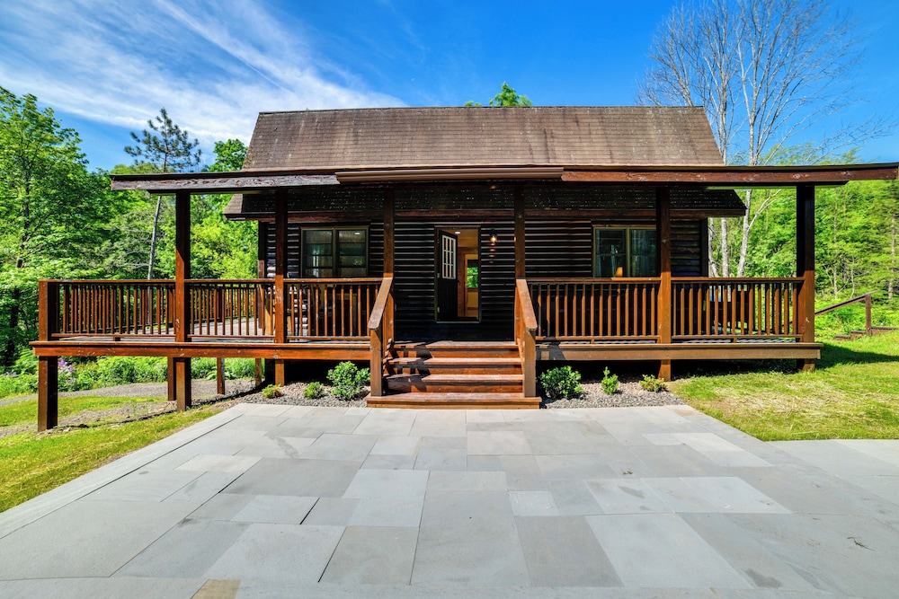 Creekside Cabin In Bainbridge W Wraparound Deck 19749594 — Bainbridge