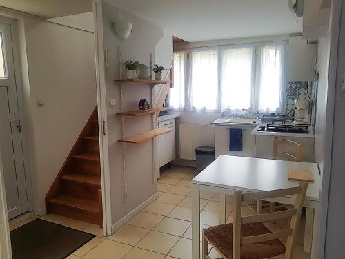 Logement Independant Proche Gare - last minute hotel in Unknown City