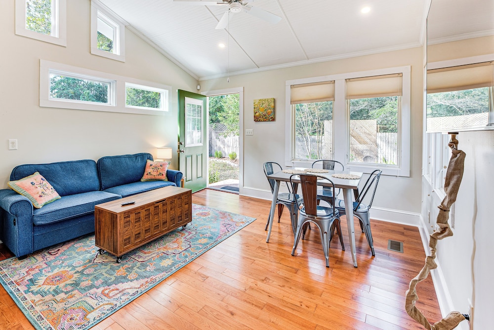 2 Blocks to Archbold Medical Center Airy Retreat in Thomasville, United States