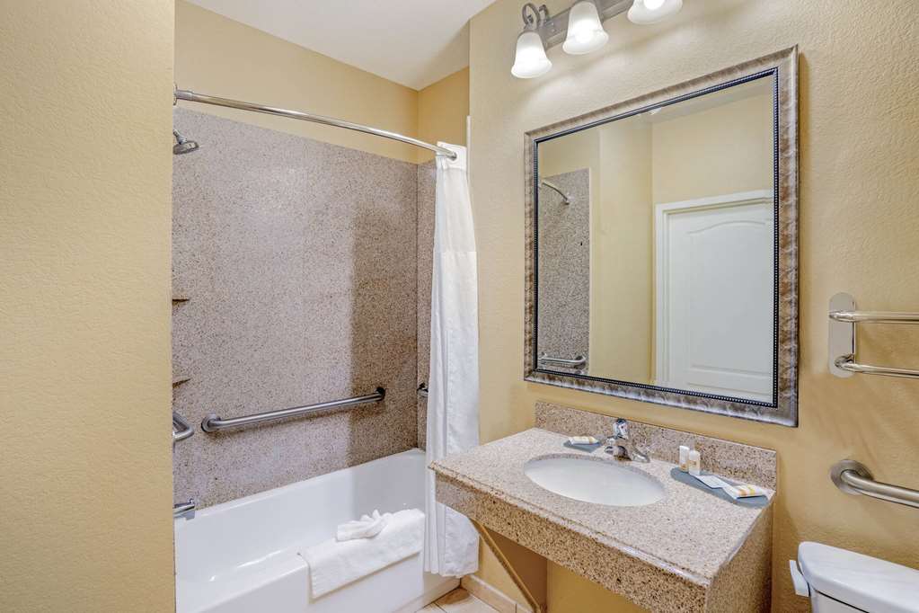 La Quinta Inn & Suites by Wyndham Vicksburg - photo 10
