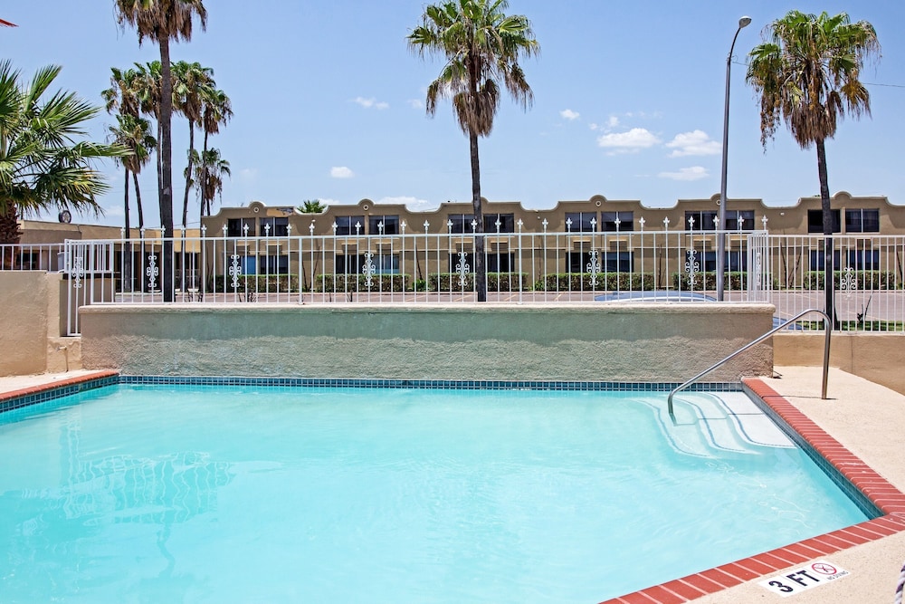 OYO Hotel McAllen Airport South - photo 54