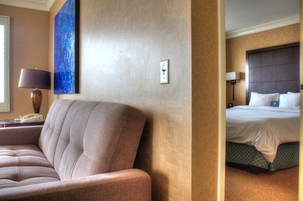 The Waterfront Beach Resort A Hilton Hotel - photo 10