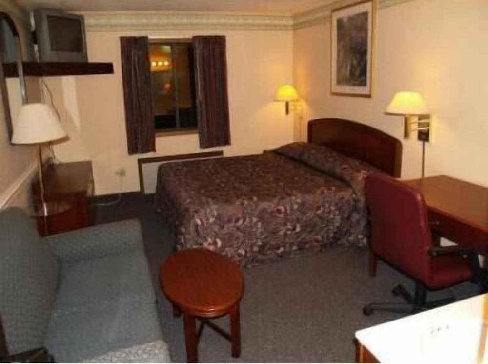 Budget Inn of Claypool Hill - photo 12