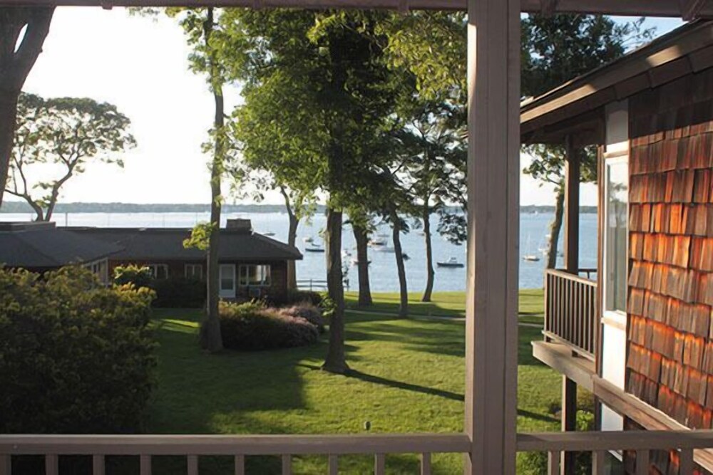Dering Harbor Inn - photo 51