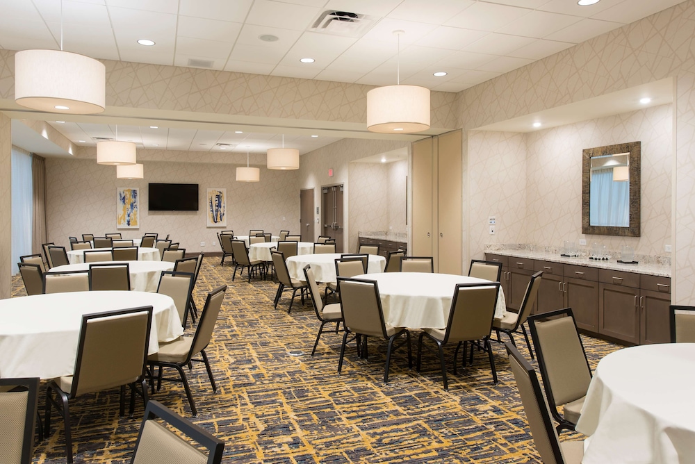 Hampton Inn & Suites Grand Rapids Downtown - photo 60