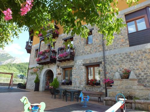 Hotel Rural El Sabinar — hotel in Cremenes