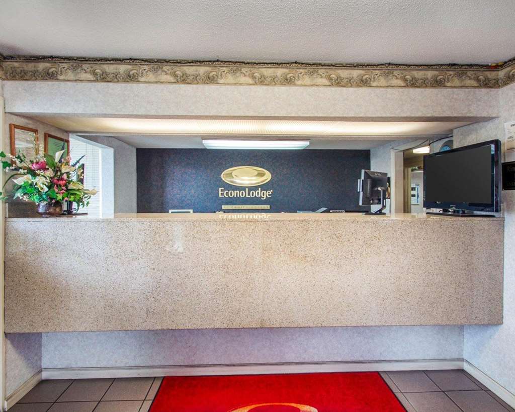 Econo Lodge Troy - photo 7