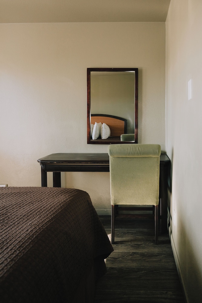 La Hacienda Motel - photo 37