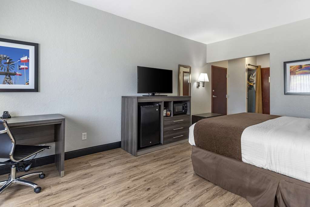 Best Western Plus Victoria Inn & Suites - photo 11
