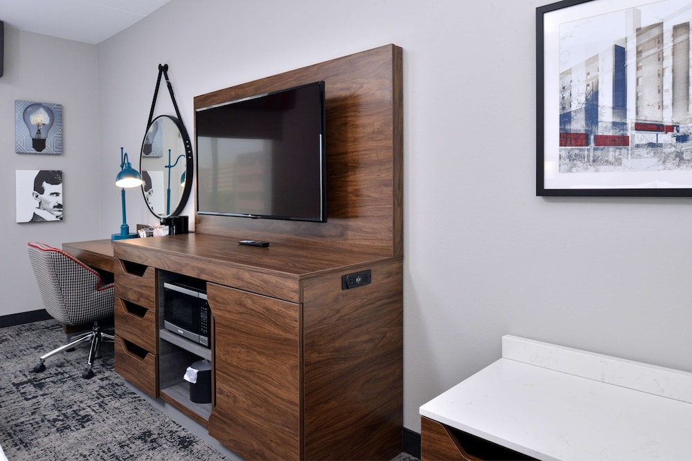 Hampton Inn & Suites Greensboro Downtown - photo 7