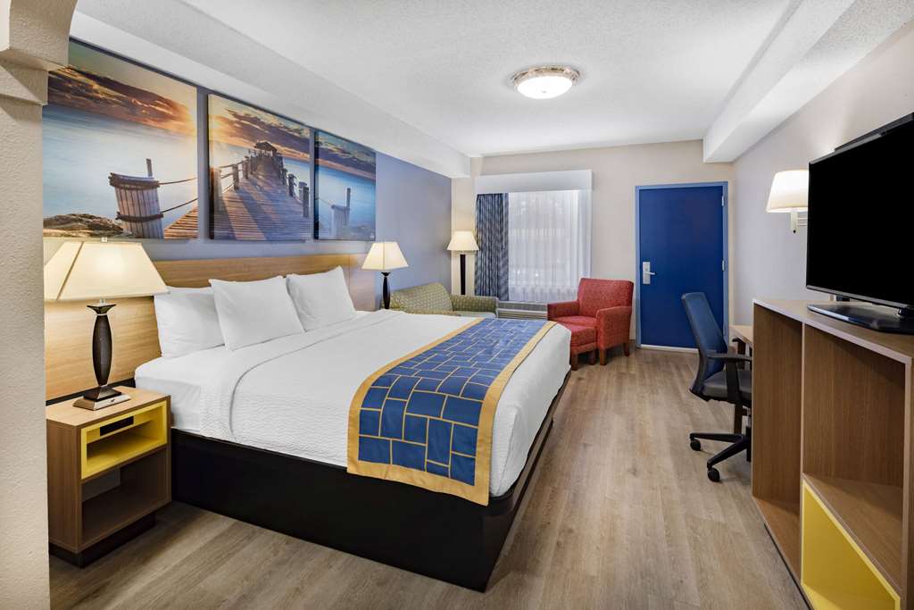Days Inn & Suites by Wyndham Savannah Midtown - photo 35