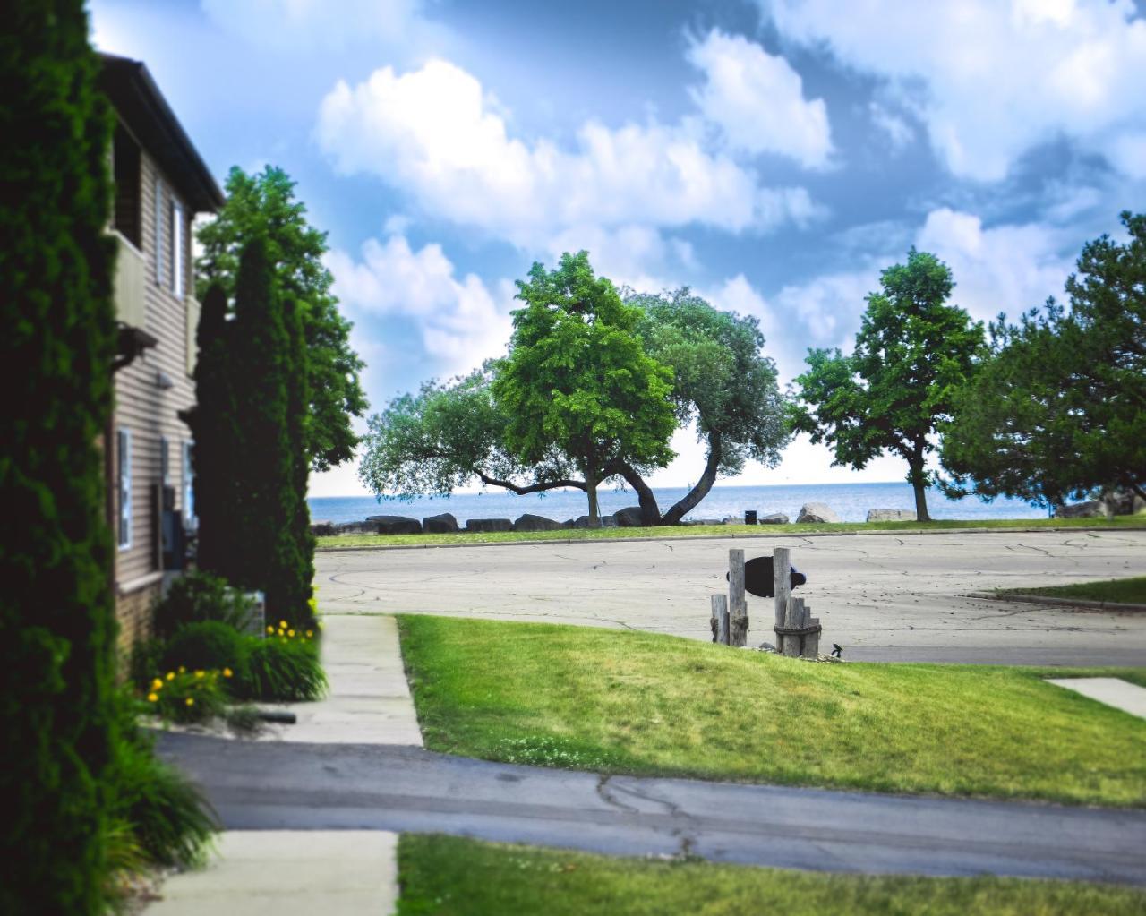 Beach Lake Michigan King Bed Pet Friendly — 4-Star Luxury Hotel in Kenosha, United States