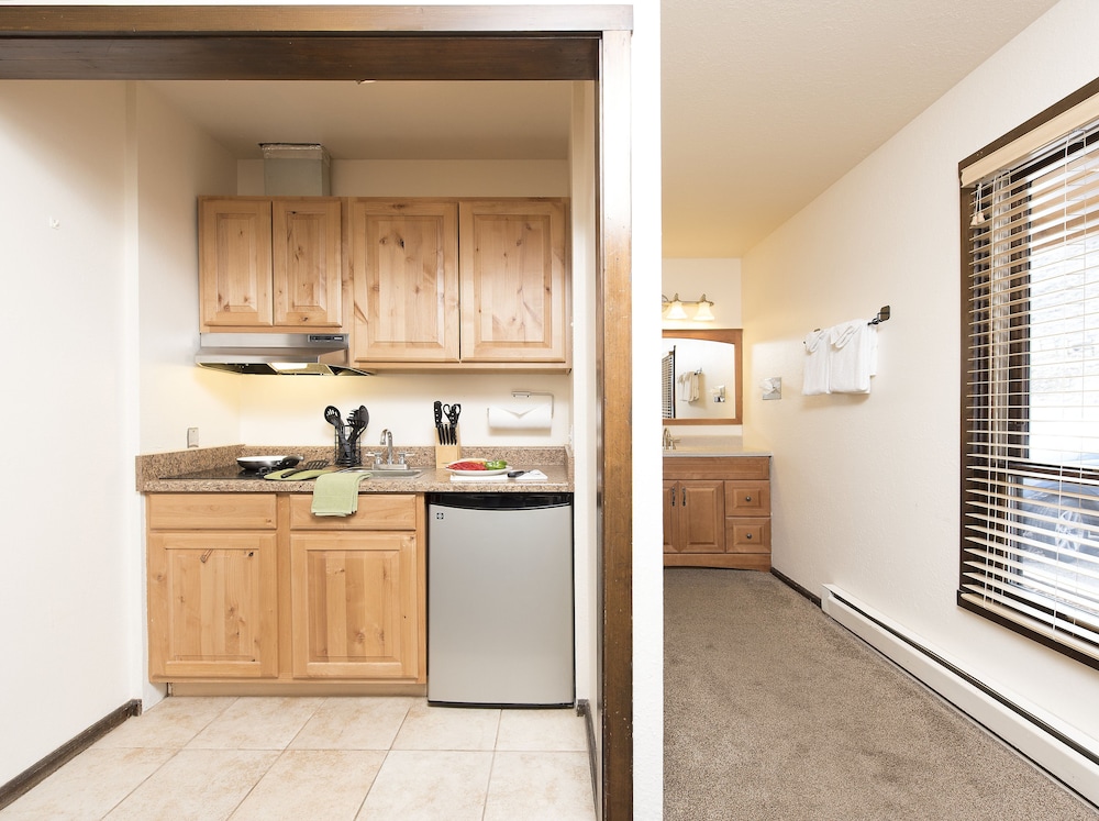 Elk Refuge Inn - photo 47
