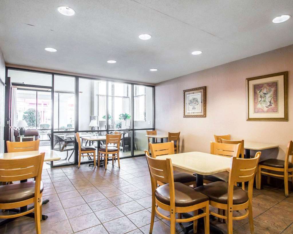 Econo Lodge Springfield I 44 - photo 21