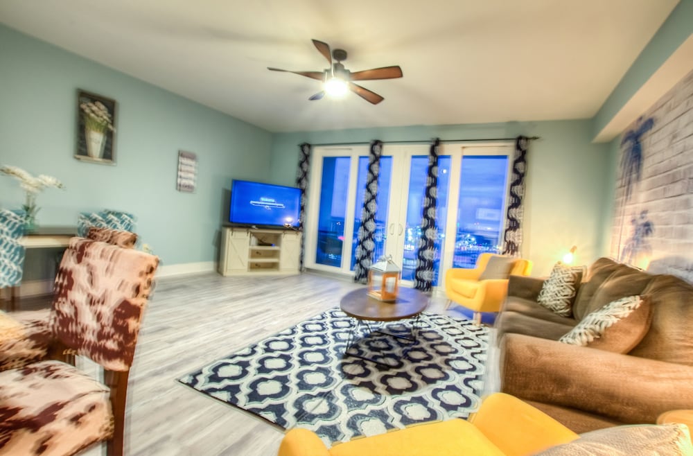 Laketown Wharf Resort by Aneliya's Rentals - photo 520
