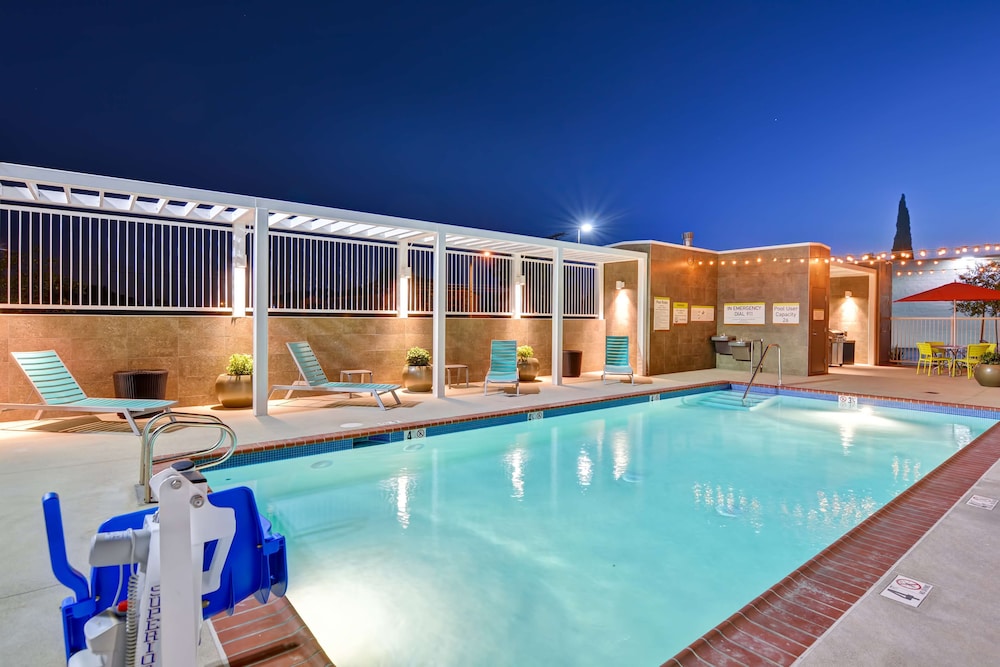 Home2 Suites by Hilton Azusa - photo 26