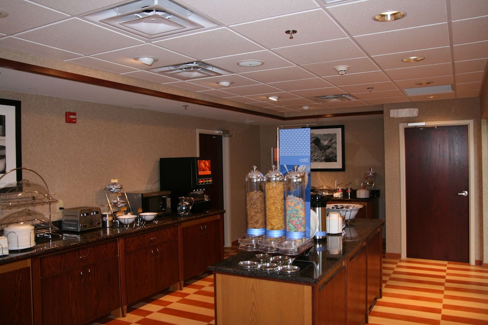 Hampton Inn & Suites Cleveland Mentor - photo 32