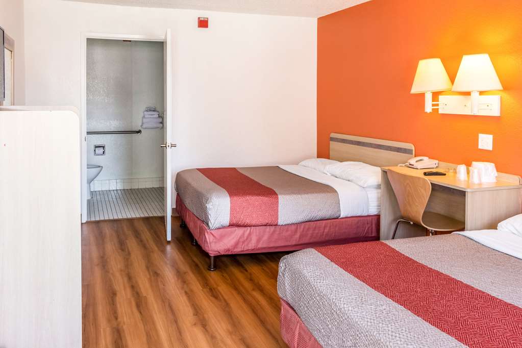 Motel6 Bakersfield CA Convention Center - photo 13