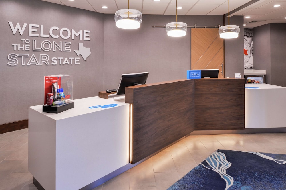 Hampton Inn & Suites Legacy Park Frisco - photo 3