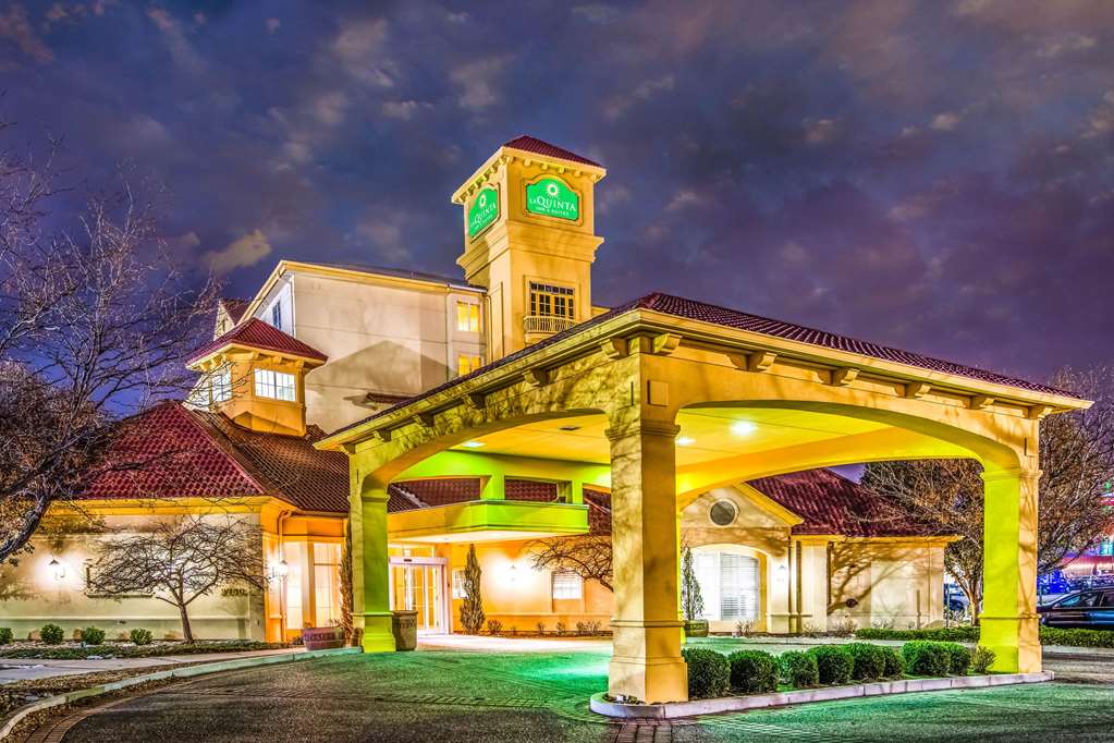 La Quinta Inn & Suites by Wyndham Colorado Springs South AP - photo 10