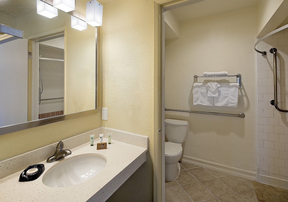 Golden Sails Hotel - photo 3