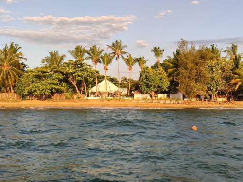 7 COCOTIERS F2 terrasse jardin plage privée avec vue mer in Unknown City, Madagascar