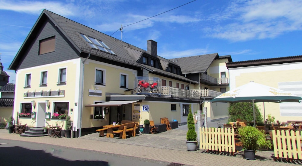 Hotel & Restaurant Hüllen in Adenau, Germany