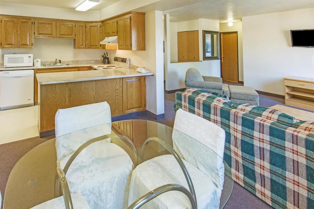 Super 8 by Wyndham Salem - photo 11