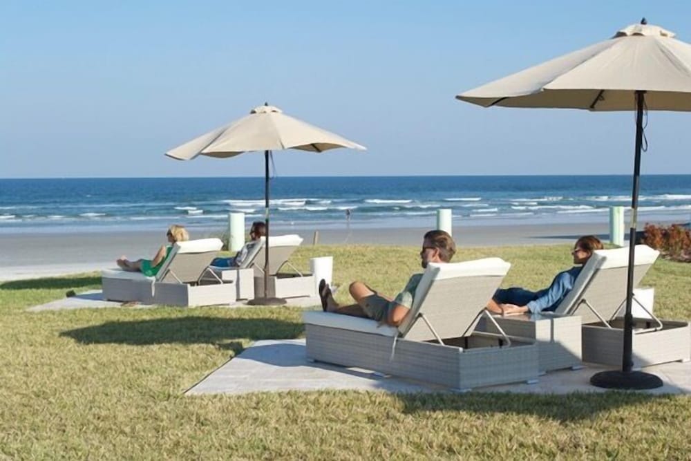 The Salty Mermaid Oceanfront Hotel - photo 34
