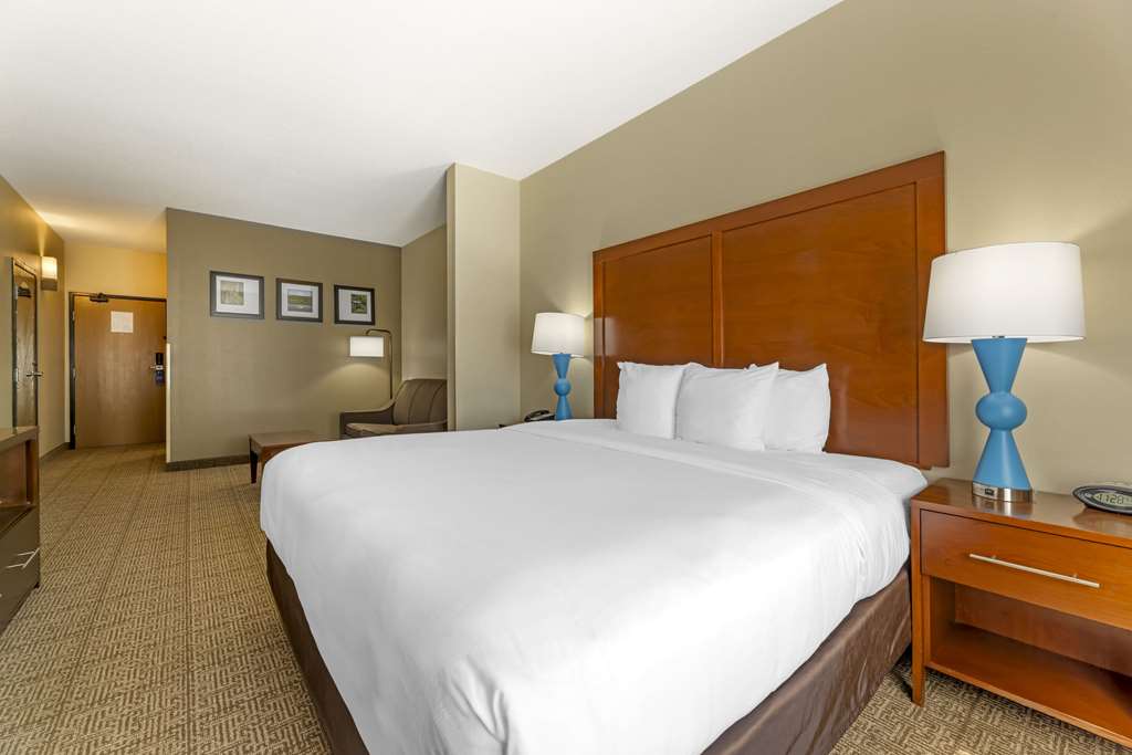Comfort Suites Near Vancouver Mall - photo 8