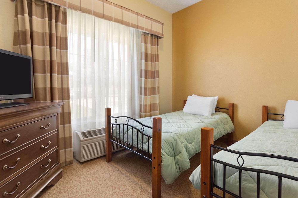 Country Inn & Suites by Radisson Salina KS - photo 16