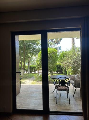 Dreamland Oasis 1st floor Apartment With a Garden by the Sea