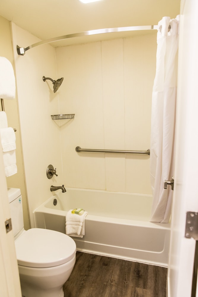 Fredericksburg Inn & Suites - photo 38