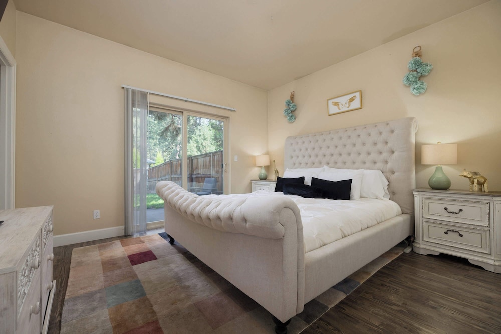 Charming Bend Sanctuary for 6 — Bend — photo 4