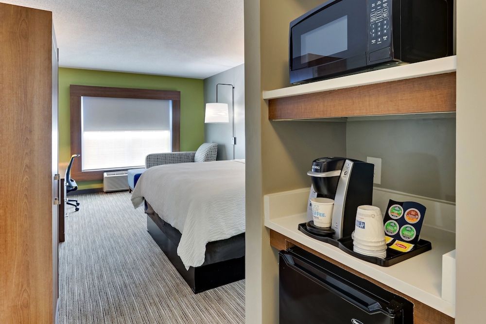 Holiday Inn Express Hotel & Suites Bad Axe by IHG - photo 11