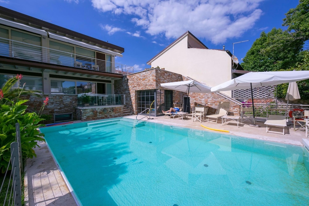 Il Bacco few Steps From sea — 4-Star Luxury Hotel in Camaiore, Italy