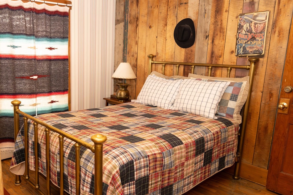 The Hand Hotel Bed & Breakfast - photo 3