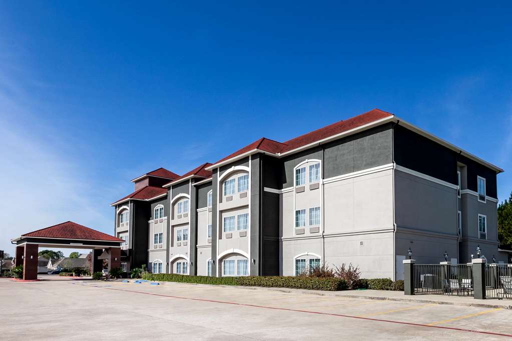 La Quinta Inn & Suites by Wyndham Lumberton - photo 5