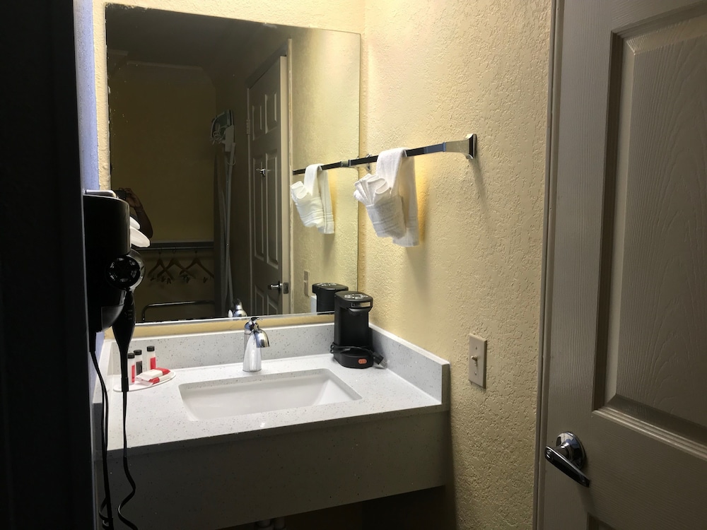 Days Inn by Wyndham San Antonio Airport - photo 26