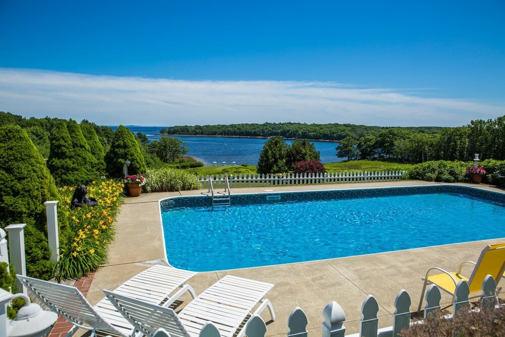 Strawberry Hill Seaside Inn - photo 28