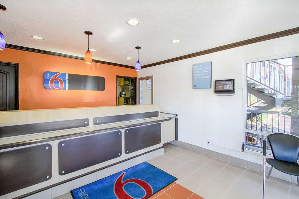 Motel 6 San Diego Airport Harbor - photo 23