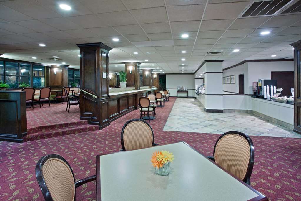 La Quinta Inn Suites Downtown Conference Center - photo 31