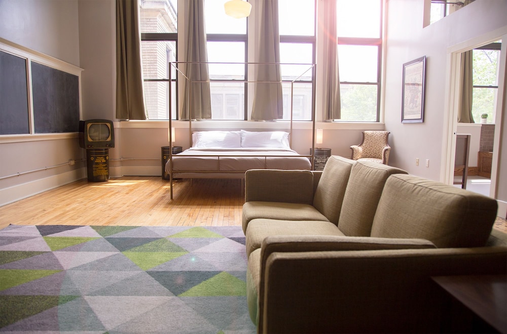 School 31 Lofts at Colors Studios - photo 128