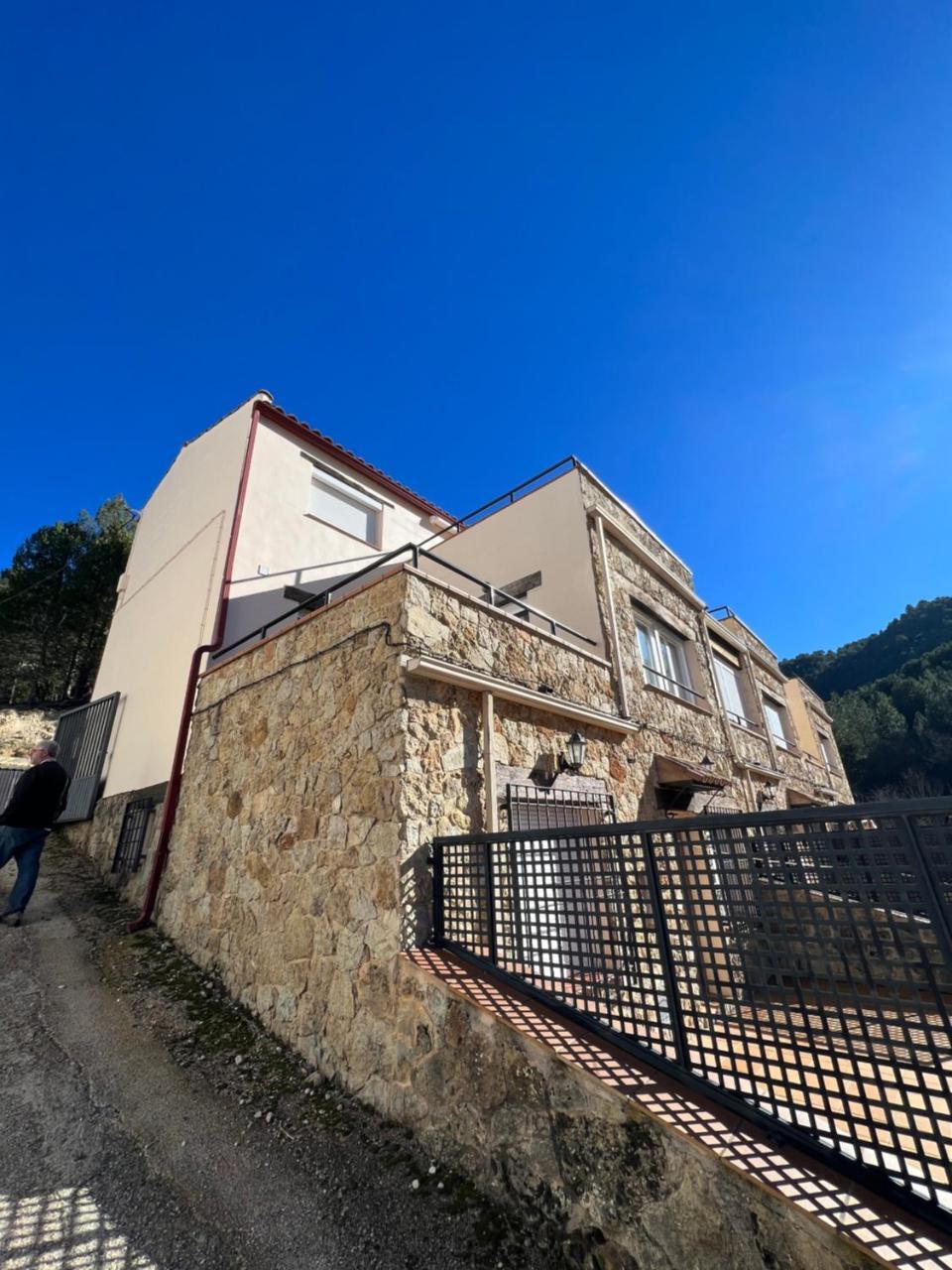 DA plex RA o Madera — 4-Star Luxury Hotel in Segura De La Sierra, Spain