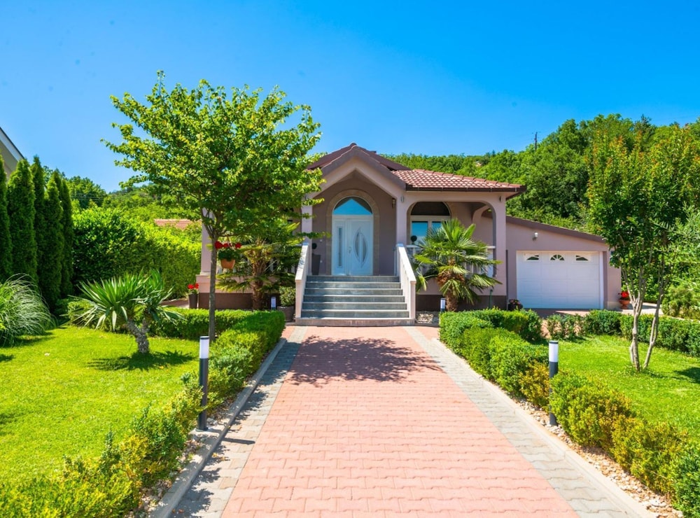 Stunning Home In Krivodol With Sauna — 5-Star Luxury Hotel in Podbablje, Croatia