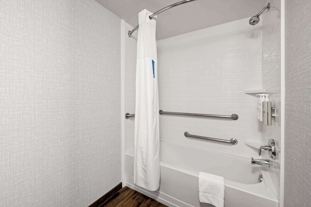 Hampton Inn & Suites Wilson I 95 - photo 29