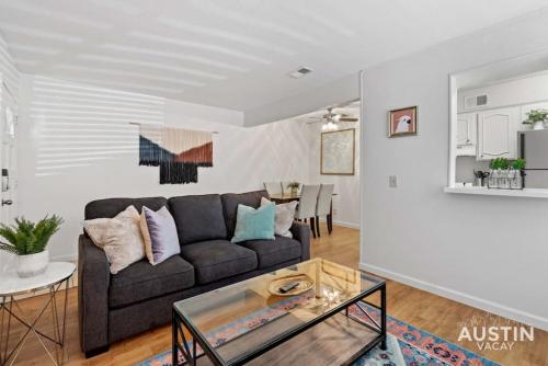 Nice Quiet Downtown Apt Pool Free Parking — 4-Star Luxury Hotel in Austin, United States
